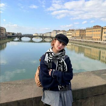 Huh yunjin 1 page 2 image