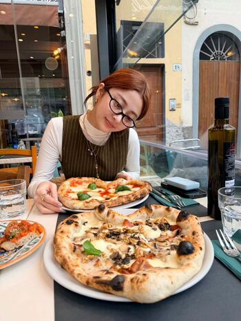 Huh yunjin 1 page 2 image