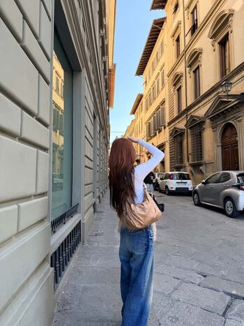 Huh yunjin 1 page 2 image