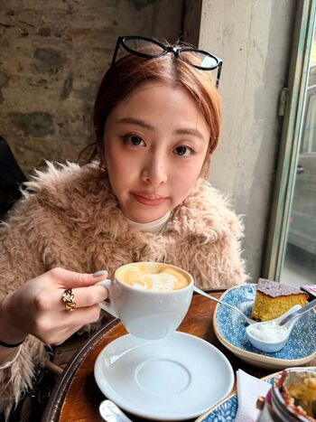 Huh yunjin 1 page 2 image