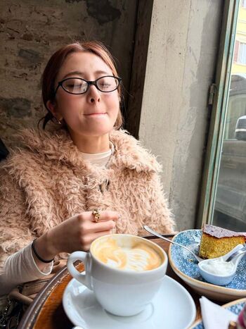 Huh yunjin 1 page 2 image