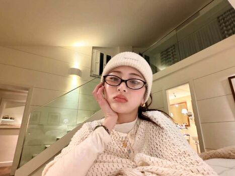 Huh yunjin 1 page 2 image