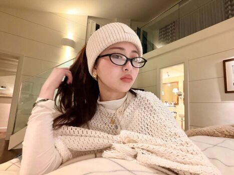 Huh yunjin 1 page 2 image