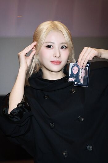 Huh Yunjin 허윤진