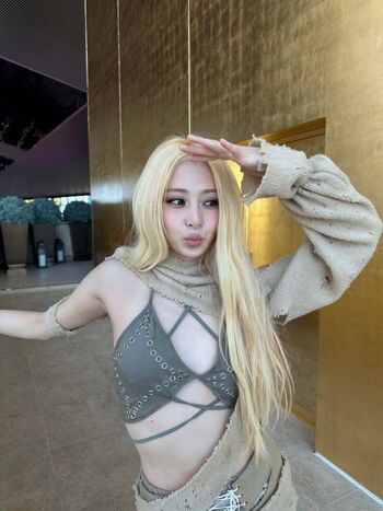 Huh Yunjin 허윤진