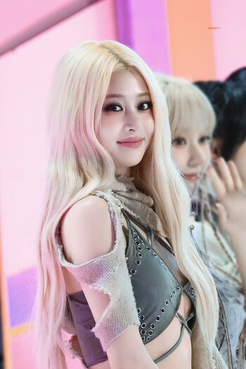 Huh Yunjin 허윤진
