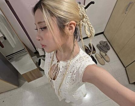 Huh Yunjin 허윤진