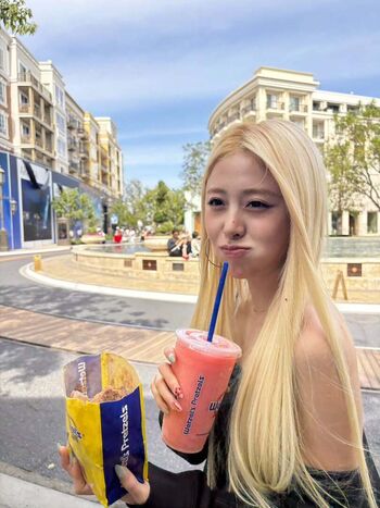 Huh Yunjin 허윤진