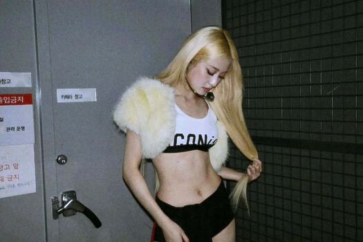 Huh yunjin 1 image