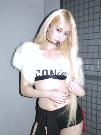 Huh yunjin 1 image