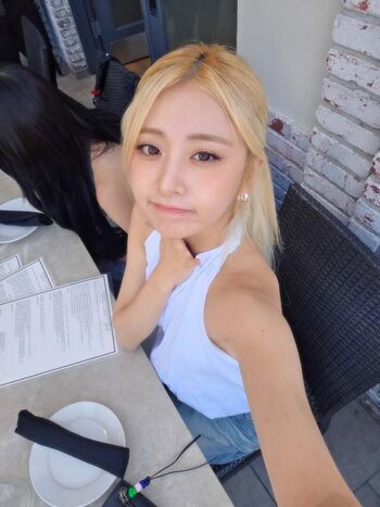 Huh yunjin 1 image