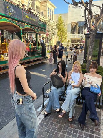 Huh yunjin 1 image