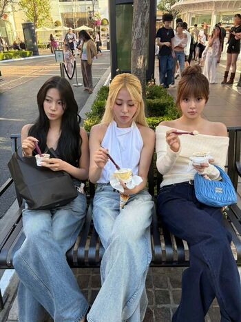 Huh yunjin 1 image