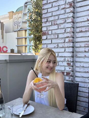 Huh yunjin 1 image