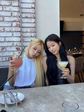 Huh yunjin 1 image