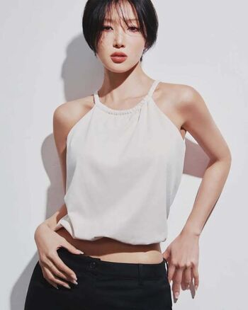 Hwasa page 2 image