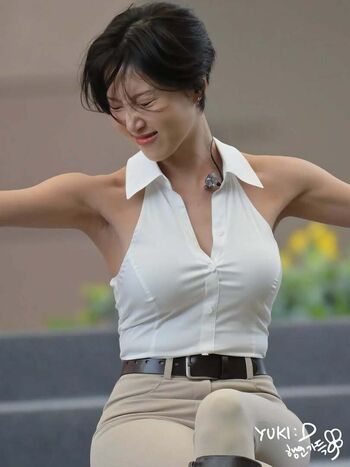 Hwasa image