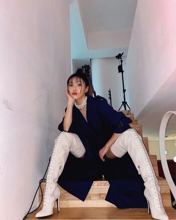 Hwasa image