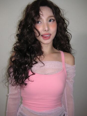 I m nayeon image