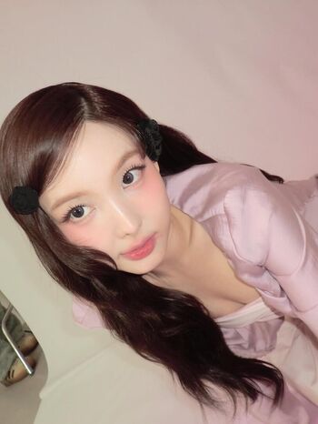 I m nayeon image
