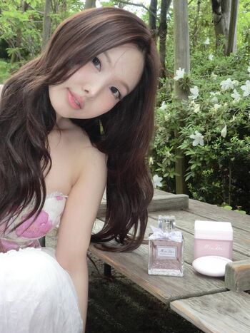 I m nayeon image