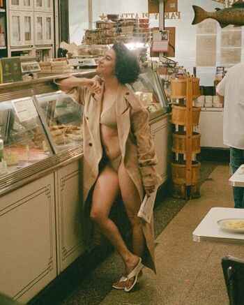 Ilana glazer image