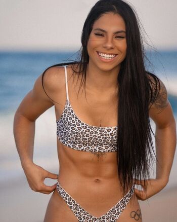 Ingrid oliveira image