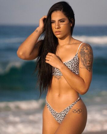 Ingrid oliveira image