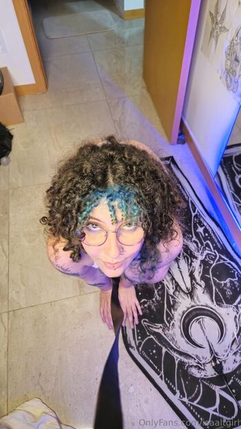Isaaltigirl image