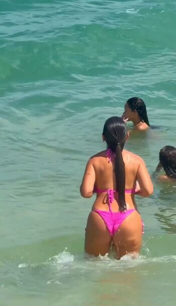 Isabele benito image