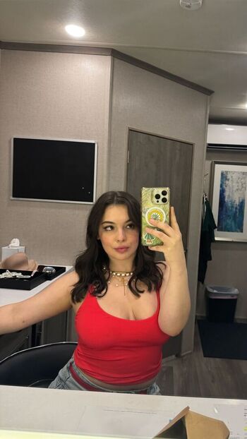 Isabella gomez image
