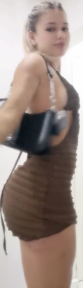 Isabella sochas image