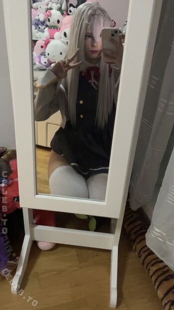 Isi cosplay page 2 image