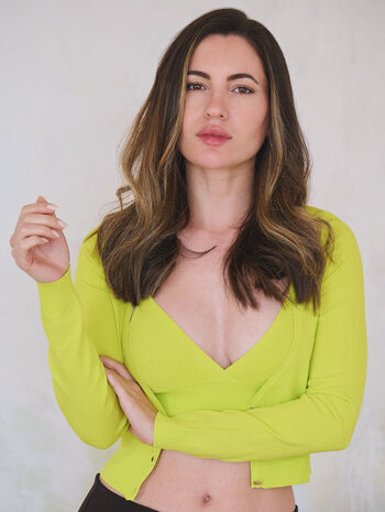 Ivana baquero image