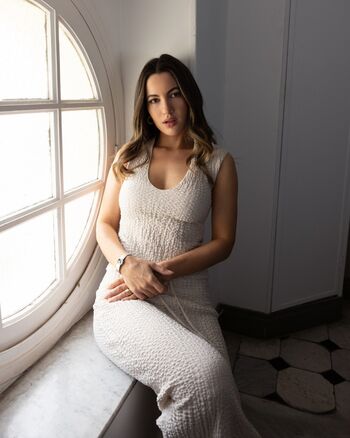 Ivana baquero image