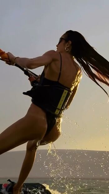 Izabel goulart image