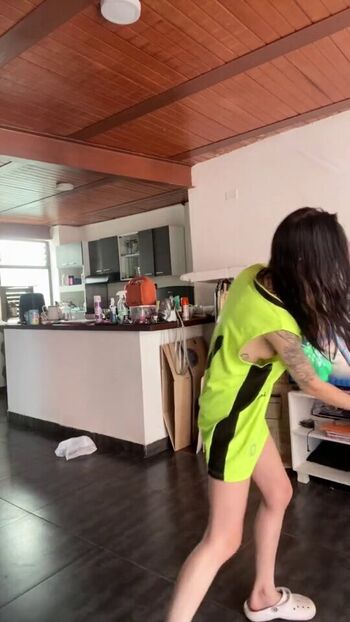 Izismusic page 2 image