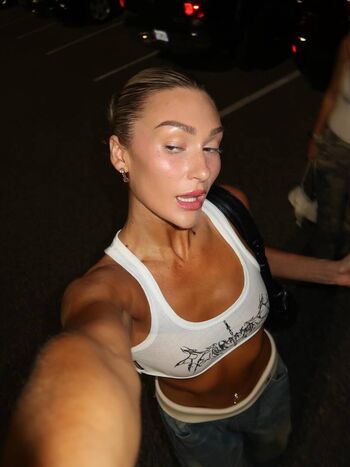 Izzi dame image