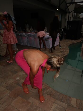 Izzi dame image