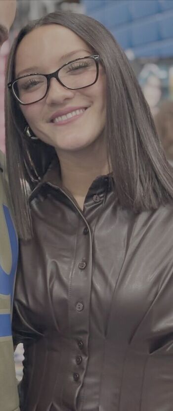 Izzy Moreno / ItsIzzyMania