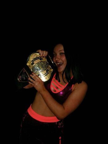 Izzy Moreno / ItsIzzyMania