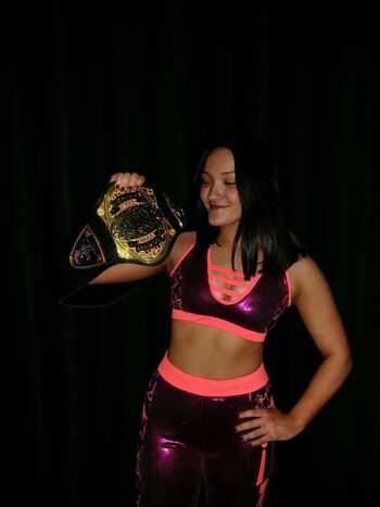 Izzy moreno itsizzymania image