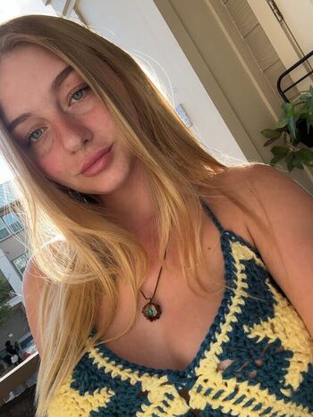 Izzybizzybelle image