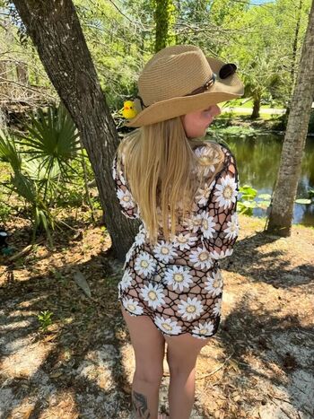 Izzybizzybelle image