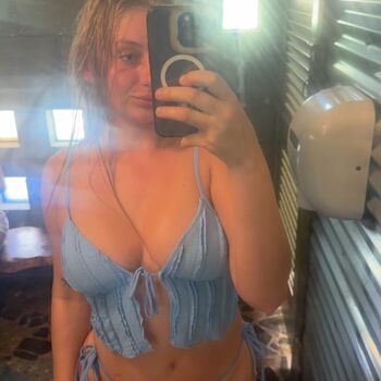 Izzybizzybelle image