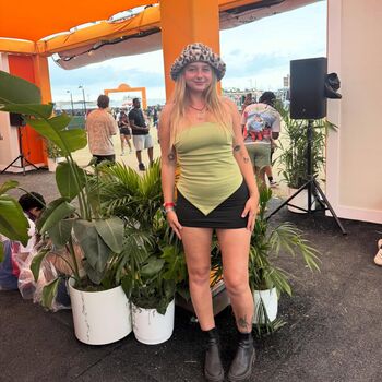 Izzybizzybelle image