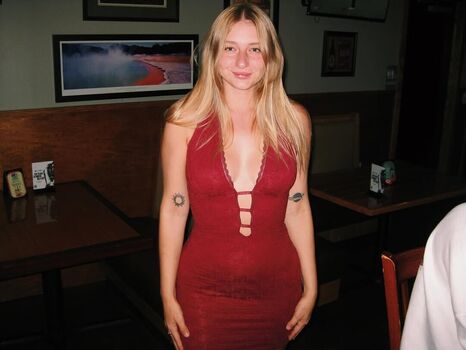 Izzybizzybelle image
