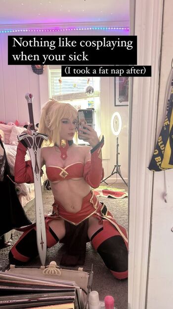 _izzys_1014_cosplay_