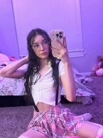 Izzyuwuu image