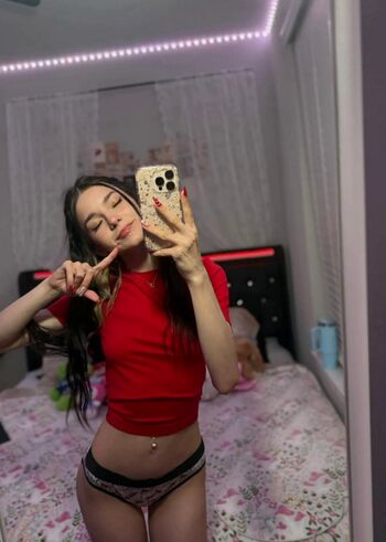 Izzyuwuu image